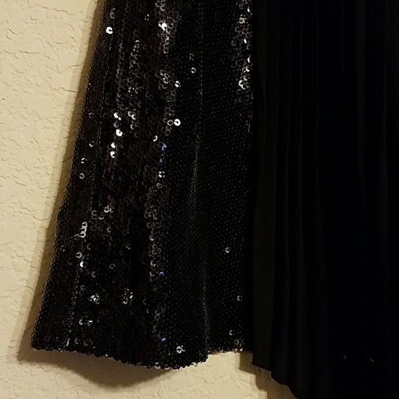 NEW, Kiwi Tucker skirt - Picture 2 of 8